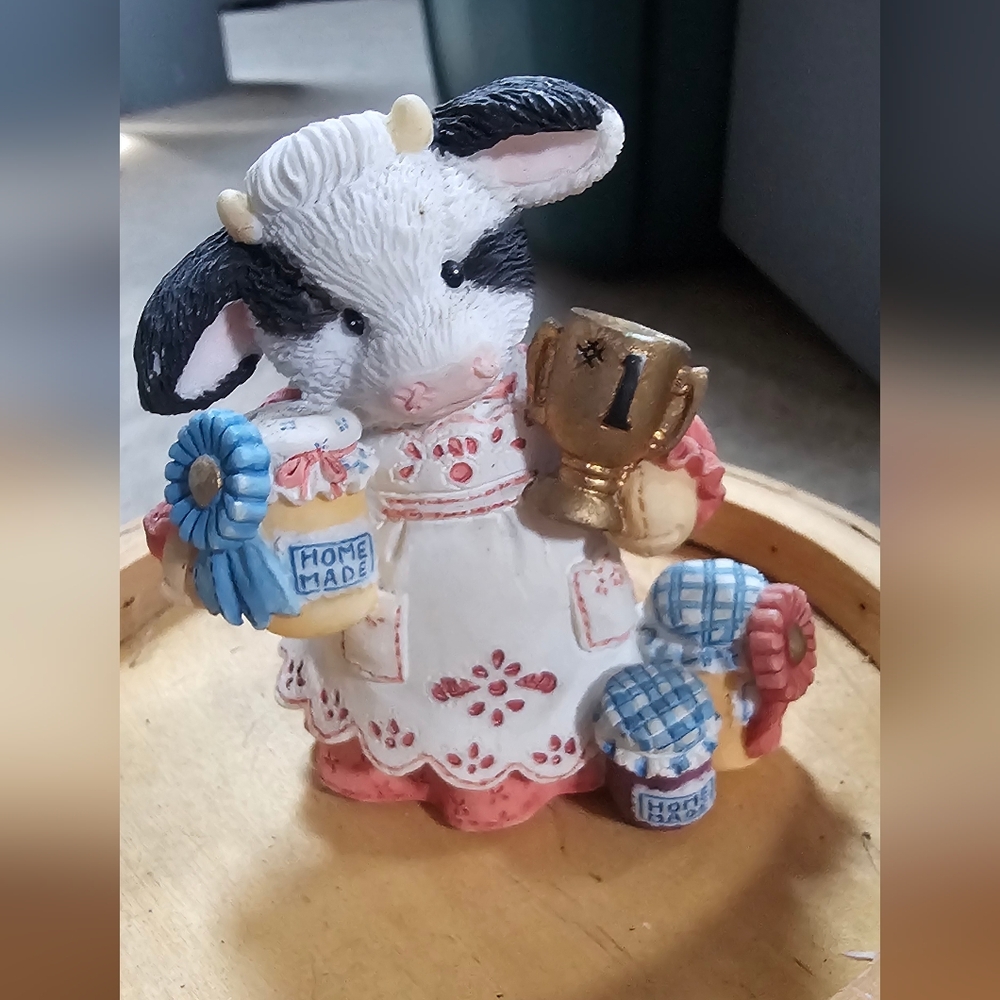 Vintage 1994 Mary's Moo Moos "Preserved To Be The Best" Figurine
